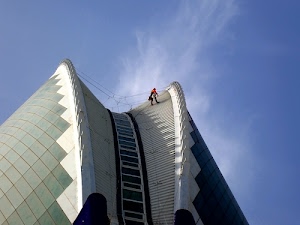 cielo, architettura, tetto, operaio, funi, rettangoli, corde, nuvole, uomo, curvatura, bianco, lavoratore, azzurro, curve, geometria, nuvola, solo, uno, sicurezza